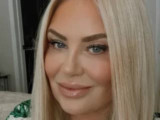 WebCAM of MollyMilfXOXO